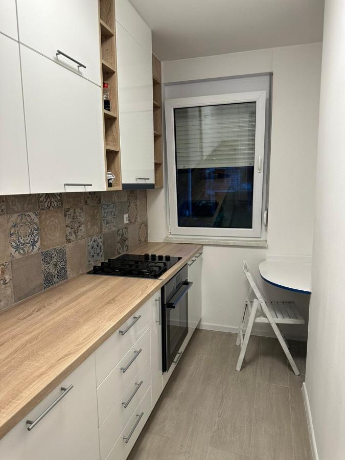 Novoureden Stan U Vitezu Apartamento Exterior foto